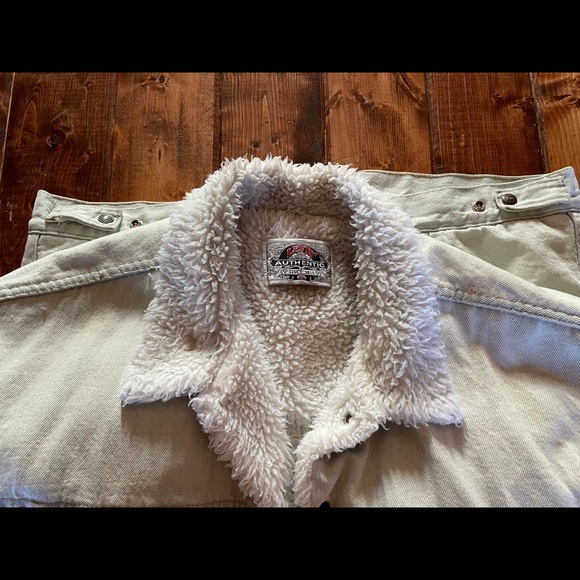 Vintage Authentic Levi’s Sherpa-Lined Bleached Jean Jacket - Picture 10 of 12